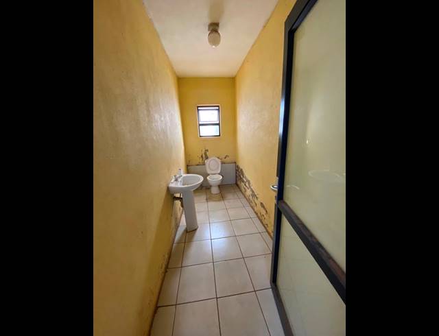 12 BEDROOM HOUSE FOR SALE IN LEACHVILLE EXT 3